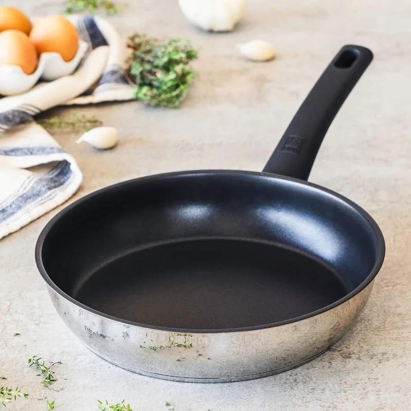 Sartén antiadherente con exterior de acero inox Antistick Bra