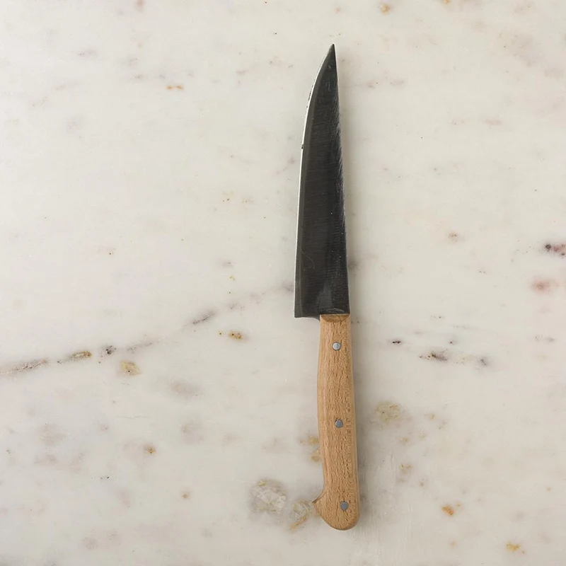 Cuchillo de cocina Pallarès de acero carbono con mango de haya