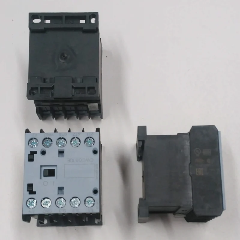 C5123388 CONTACTOR PEQUEÑO 220V . 50/60 HZ 4KW-220V 9A AC3